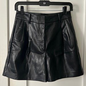 Aritzia Wilfred Black High-Waisted Pleated Vegan Faux Leather Shorts Size 4